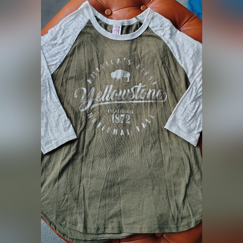 Yellowstone Graphic 3/4 Sleeves Raglan Tee